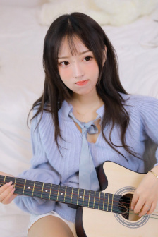 男生和女生一起打牌的视频